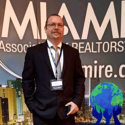 alt="Realtor Hans Reiterer on stage at the Miami Board of Realtors."